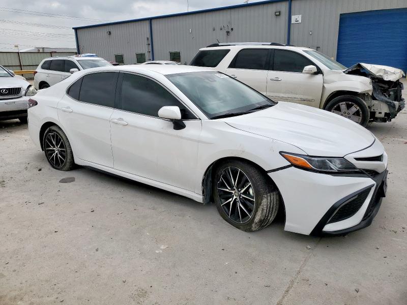 4T1G11AK5RU892619 - 2024 TOYOTA CAMRY SE NIGHT SHADE WHITE photo 4