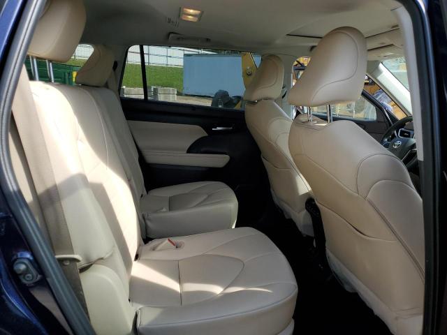 5TDGZRBH6LS050513 - 2020 TOYOTA HIGHLANDER XLE BLUE photo 11