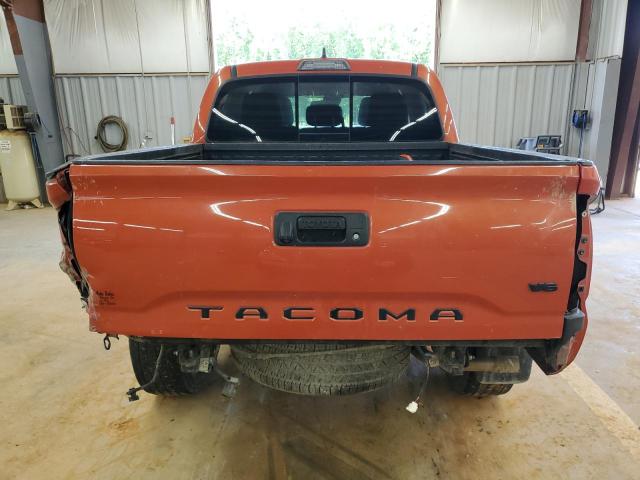 3TMCZ5AN6JM181520 - 2018 TOYOTA TACOMA DOUBLE CAB 橙色 照片 6