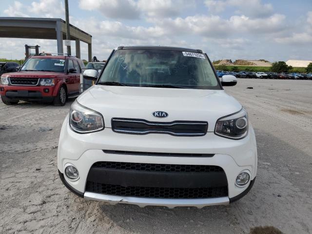 KNDJP3A59H7462085 - 2017 KIA SOUL + WHITE photo 5