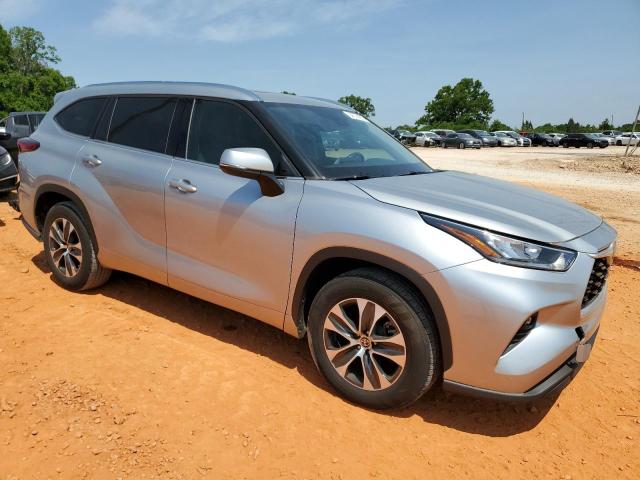 5TDGZRAH6LS501683 - 2020 TOYOTA HIGHLANDER XLE SILVER photo 4