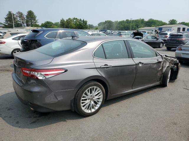 4T1F11BK1LU006295 - 2020 TOYOTA CAMRY XLE GRAY photo 3