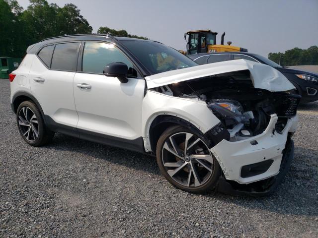 YV4162UM6K2105660 - 2019 VOLVO XC40 T5 R-DESIGN WHITE photo 4