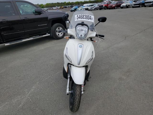 ZAPMA20S0J5000367 - 2018 OTHER SCOOTER WHITE photo 2