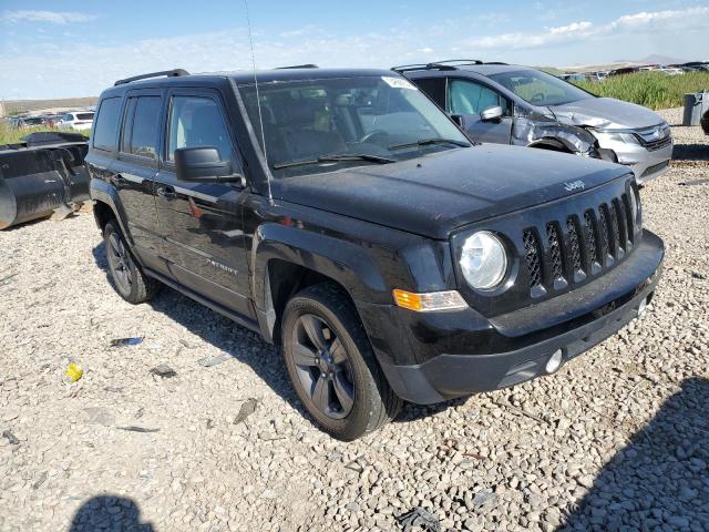 1C4NJRFB3FD357948 - 2015 JEEP PATRIOT LATITUDE BLACK photo 4