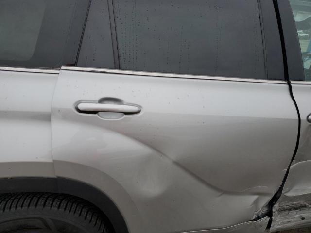 5TDHZRBH8MS535368 - 2021 TOYOTA HIGHLANDER XLE GRAY photo 11