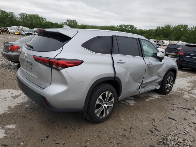 5TDHZRBH8MS535368 - 2021 TOYOTA HIGHLANDER XLE GRAY photo 3