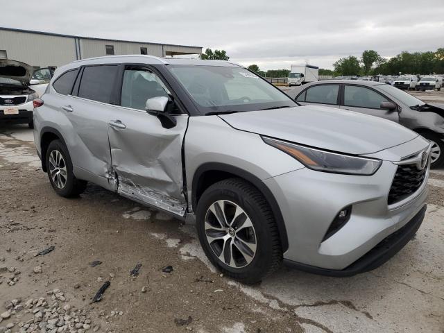 5TDHZRBH8MS535368 - 2021 TOYOTA HIGHLANDER XLE GRAY photo 4