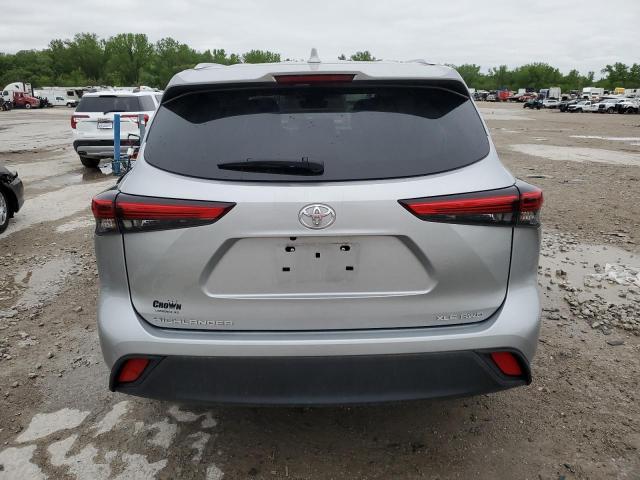 5TDHZRBH8MS535368 - 2021 TOYOTA HIGHLANDER XLE GRAY photo 6