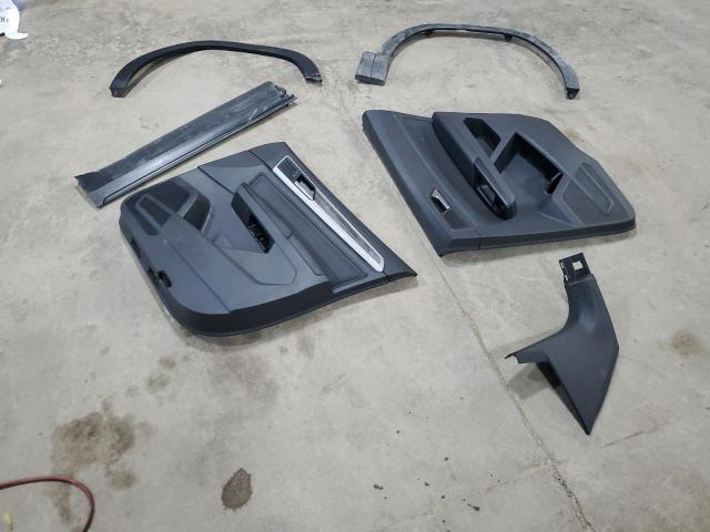 1V26C2CA6LC204465 - 2020 VOLKSWAGEN ATLAS CROS SE SILVER photo 13