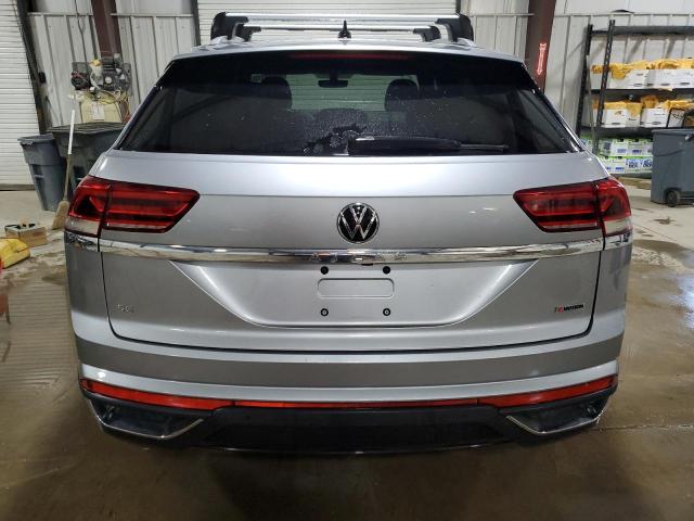1V26C2CA6LC204465 - 2020 VOLKSWAGEN ATLAS CROS SE SILVER photo 6