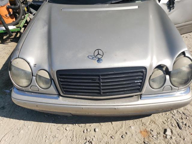 WDBJF70F2WA658243 - 1998 MERCEDES-BENZ E 430 GOLD photo 11