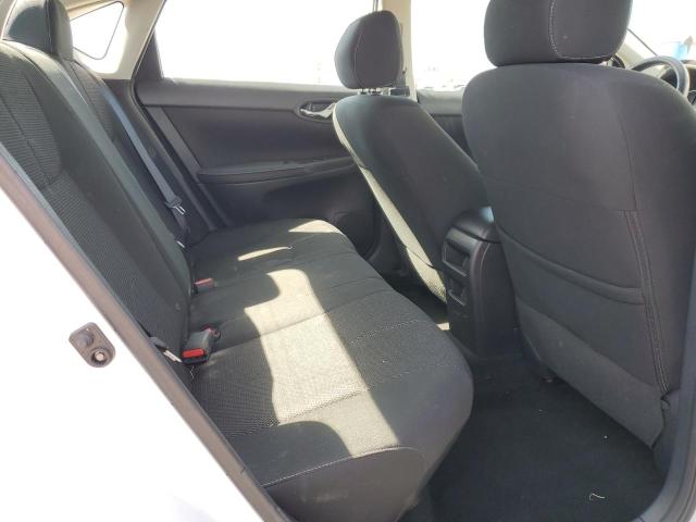 3N1AB7AP3JY321804 - 2018 NISSAN SENTRA S 白色 照片 10