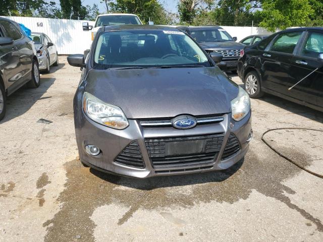 1FAHP3F21CL272137 - 2012 FORD FOCUS SE GRAY photo 5