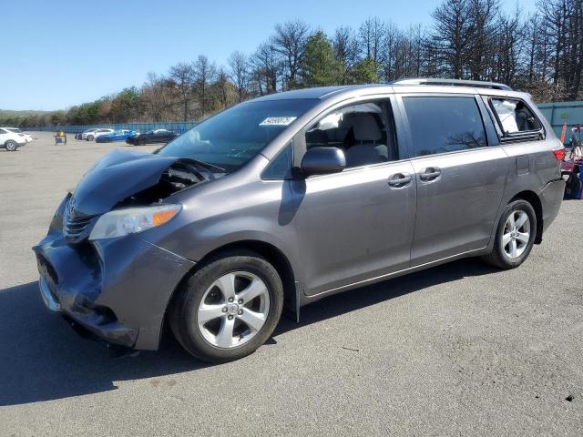 2016 TOYOTA SIENNA LE, null
