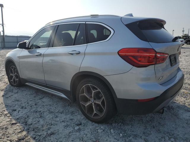 WBXHU7C33J3F04585 - 2018 BMW X1 SDRIVE28I SILVER photo 2