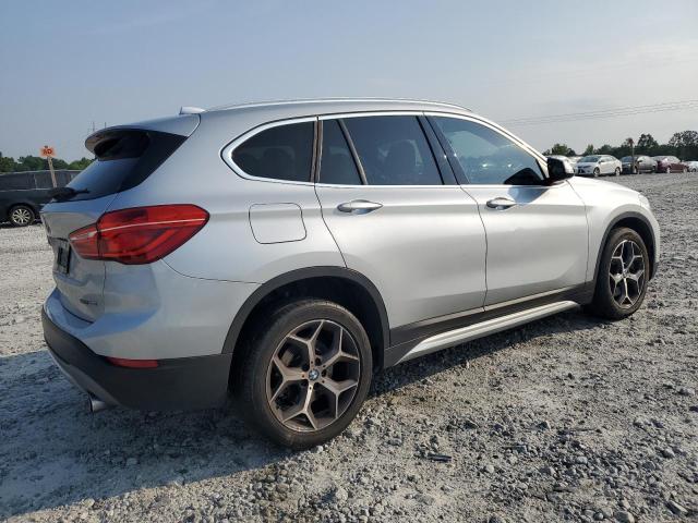 WBXHU7C33J3F04585 - 2018 BMW X1 SDRIVE28I SILVER photo 3