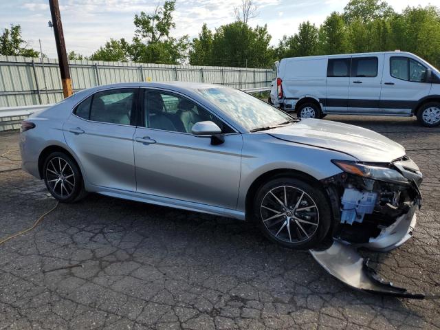 4T1G11AK4RU897231 - 2024 TOYOTA CAMRY SE NIGHT SHADE SILVER photo 4