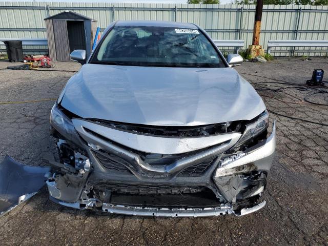 4T1G11AK4RU897231 - 2024 TOYOTA CAMRY SE NIGHT SHADE SILVER photo 5