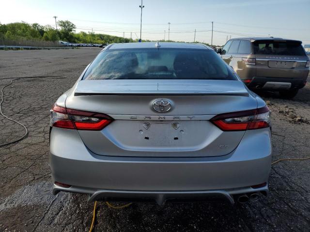 4T1G11AK4RU897231 - 2024 TOYOTA CAMRY SE NIGHT SHADE SILVER photo 6