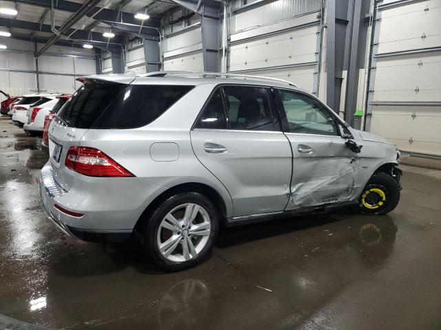 4JGDA5HB0CA044401 - 2012 MERCEDES-BENZ ML 350 4MATIC SILVER photo 3