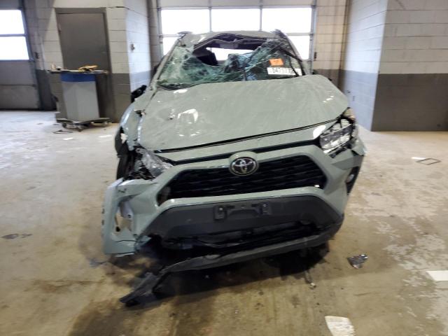 2T3P1RFV4KC021369 - 2019 TOYOTA RAV4 XLE GRAY photo 5