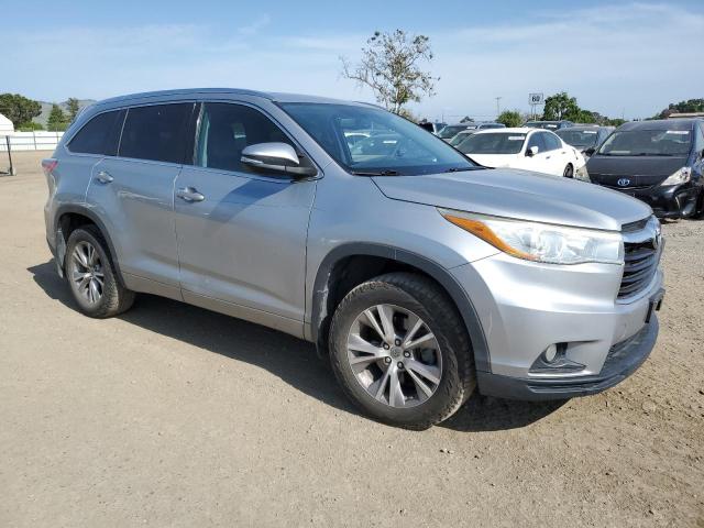 5TDJKRFH1FS216509 - 2015 TOYOTA HIGHLANDER XLE SILVER photo 4