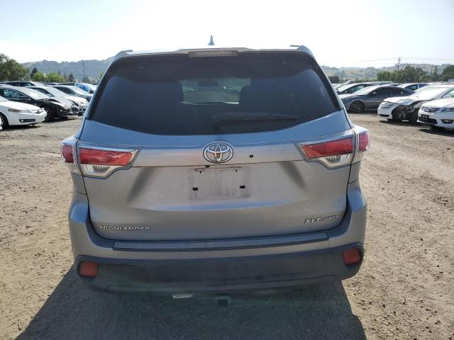 5TDJKRFH1FS216509 - 2015 TOYOTA HIGHLANDER XLE SILVER photo 6