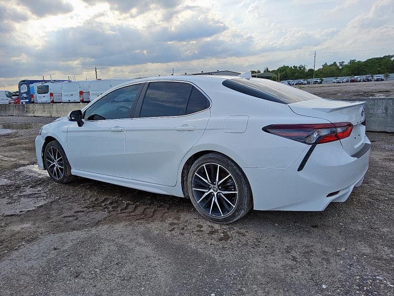 4T1G11AK4RU219451 - 2024 TOYOTA CAMRY SE NIGHT SHADE WHITE photo 2