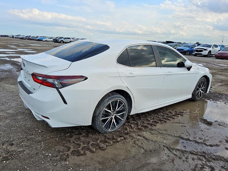 4T1G11AK4RU219451 - 2024 TOYOTA CAMRY SE NIGHT SHADE WHITE photo 3