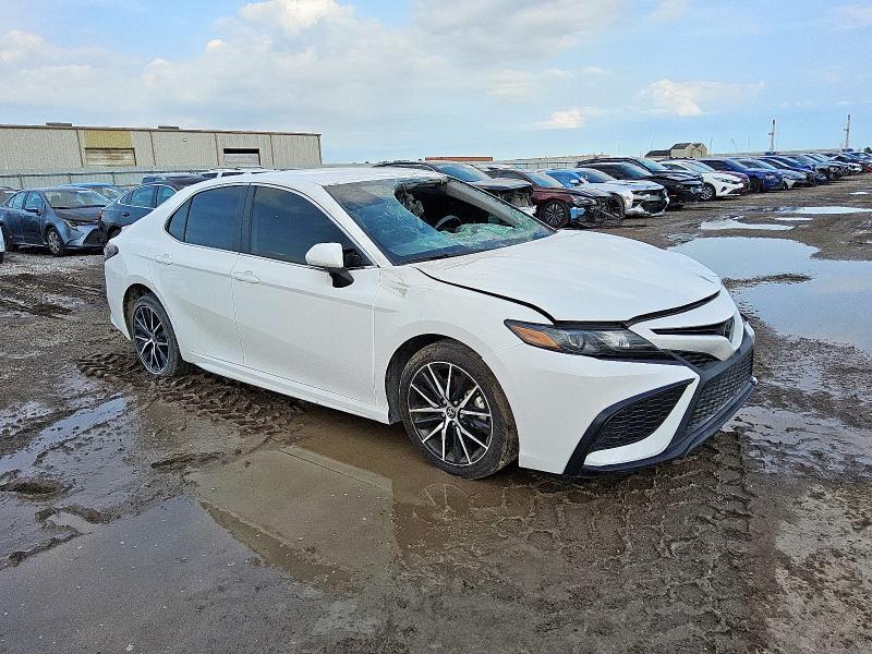 4T1G11AK4RU219451 - 2024 TOYOTA CAMRY SE NIGHT SHADE WHITE photo 4