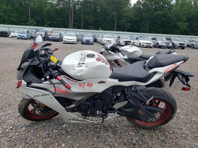 JKBZXJK15RA002306 - 2024 KAWASAKI ZX6R K WHITE photo 3