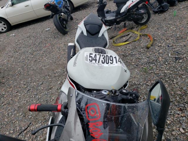JKBZXJK15RA002306 - 2024 KAWASAKI ZX6R K WHITE photo 5