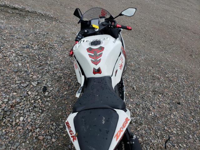 JKBZXJK15RA002306 - 2024 KAWASAKI ZX6R K WHITE photo 6