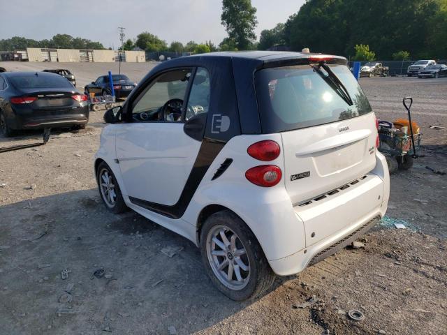 WMEEJ9AA8FK831193 - 2015 SMART FORTWO WHITE photo 2