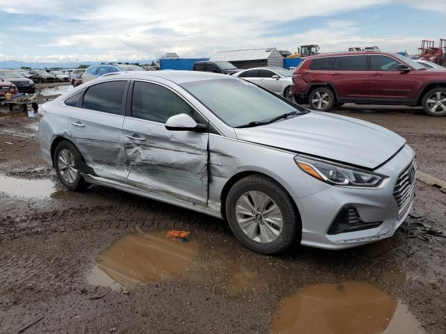 KMHE24L30KA091082 - 2019 HYUNDAI SONATA HYBRID GRAY photo 4