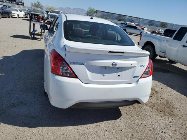 3N1CN7AP9FL867222 - 2015 NISSAN VERSA S WHITE photo 6