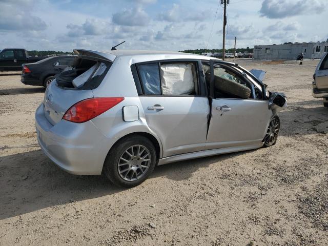 3N1BC1CP2AL393425 - 2010 NISSAN VERSA S فضي صورة 3