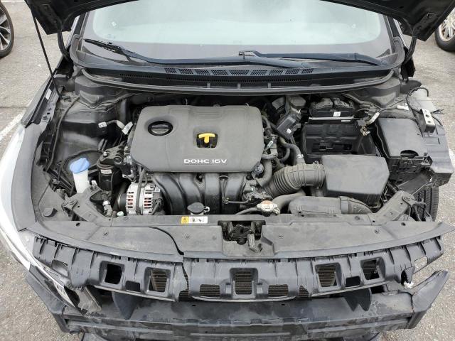 3KPFK4A7XJE239586 - 2018 KIA FORTE LX BLACK photo 11