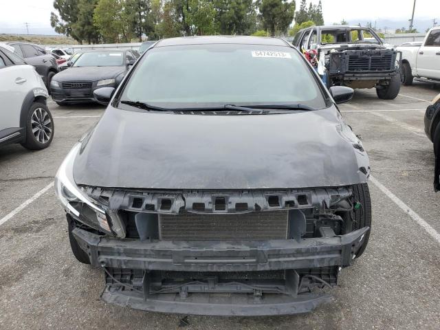 3KPFK4A7XJE239586 - 2018 KIA FORTE LX BLACK photo 5