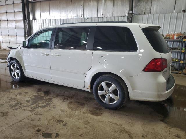 2V4RW3DG7BR622284 - 2011 VOLKSWAGEN ROUTAN SE WHITE photo 2