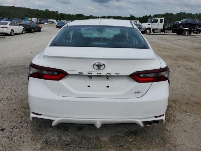 4T1G11AK1RU256473 - 2024 TOYOTA CAMRY SE NIGHT SHADE WHITE photo 6