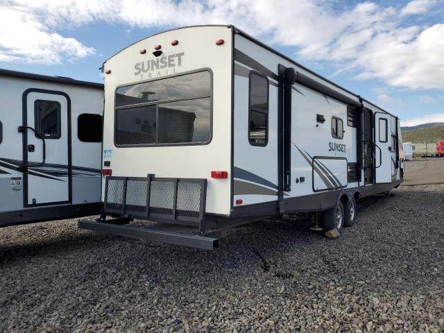 4YDT33S25J5351640 - 2018 KEYSTONE SUNSET TRL WHITE photo 4