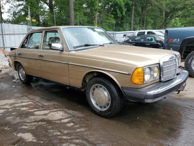 WDBAB30A1BB250197 - 1981 MERCEDES-BENZ 300 D BEIGE photo 4