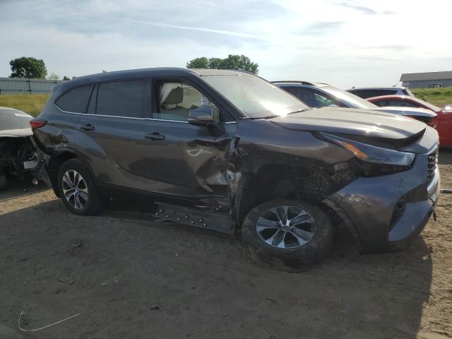 5TDGZRBH4NS166067 - 2022 TOYOTA HIGHLANDER XLE GRAY photo 4
