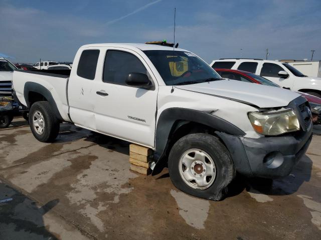 5TFTU4GN4BX008056 - 2011 TOYOTA TACOMA PRERUNNER ACCESS CAB WHITE photo 4