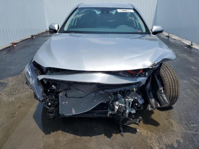 4T1G11AK2RU887250 - 2024 TOYOTA CAMRY SE NIGHT SHADE SILVER photo 5