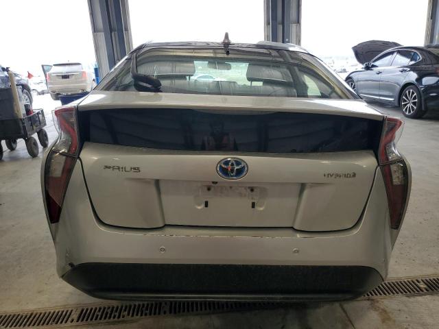 JTDKARFU7J3055033 - 2018 TOYOTA PRIUS SILVER photo 6