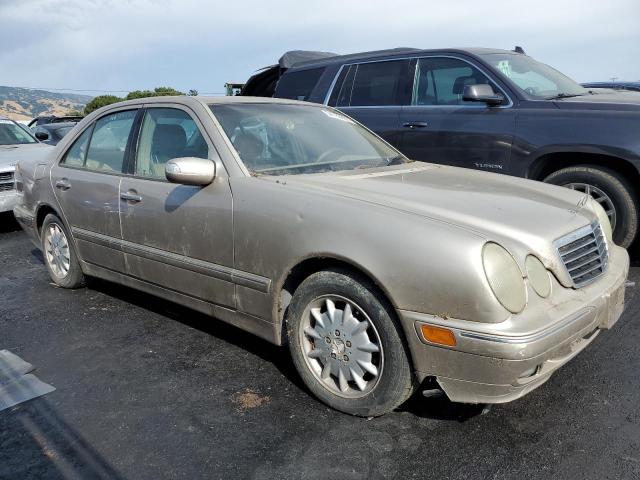 WDBJF65J61B166213 - 2001 MERCEDES-BENZ E 320 BEIGE photo 4