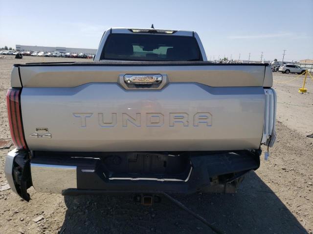 5TFMA5EC1NX003180 - 2022 TOYOTA TUNDRA CREWMAX PLATINUM Silber Foto 6